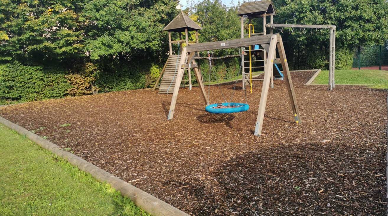 fallschutz fallschutzrinde spielplatz